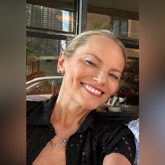 Meet your Posher, ✨Kim✨ - Picture 4 of 11